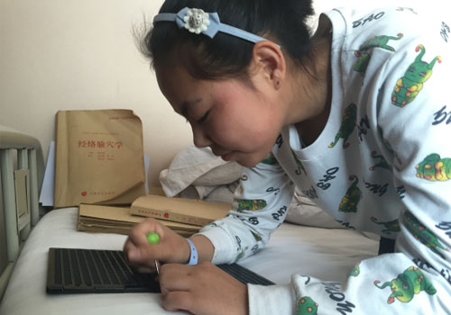 苦等角膜十年，女孩終于又重新看清了媽媽的臉龐