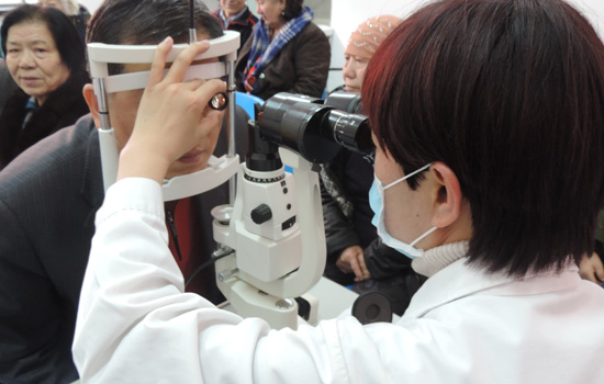 普瑞眼科走進東菜園子社區衛生服務站和黑甲山管委會