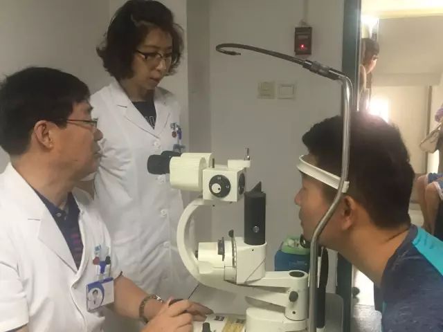 角膜移植讓21歲畢業大學生重獲新生!