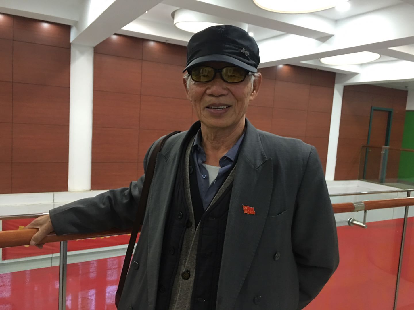 白內(nèi)障術(shù)后喜開顏，老人組團送錦旗啦!