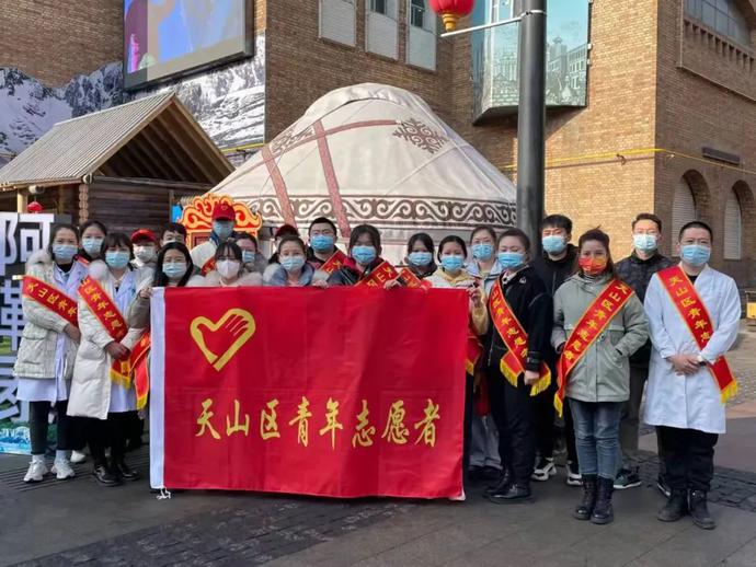 不一樣的時代，一樣的奉獻！雷鋒精神永流傳！