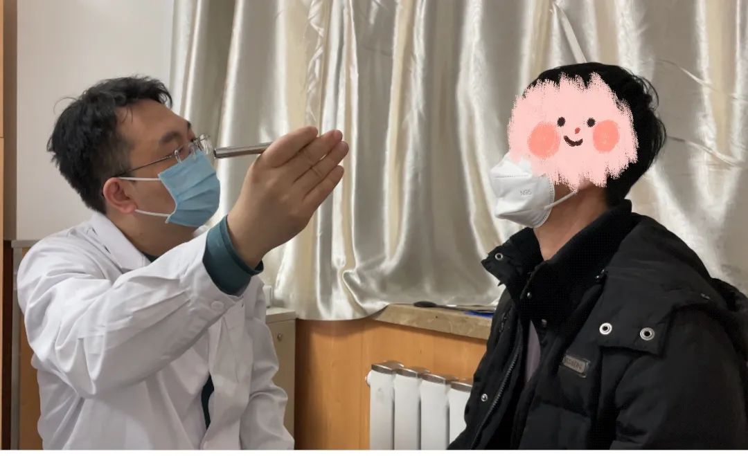 斜視專家楊士強博士來疆親診及手術，專業細致受稱贊