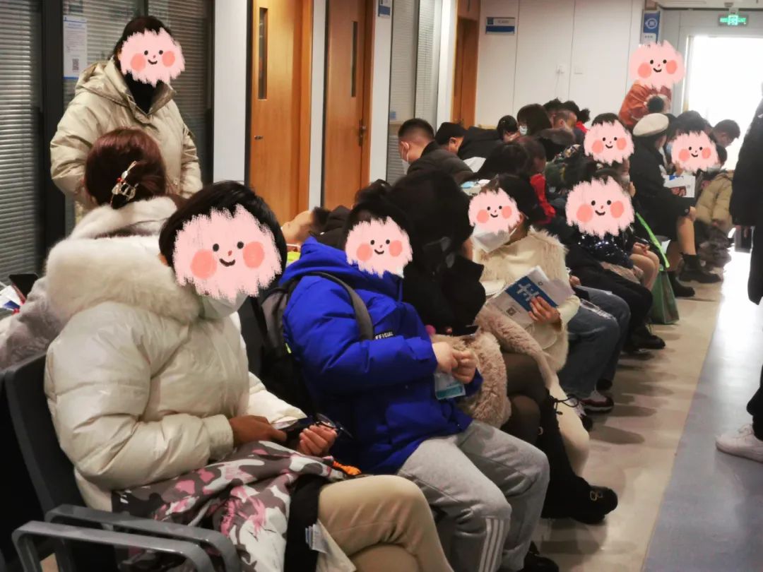 斜視專家楊士強博士來疆親診及手術，專業細致受稱贊